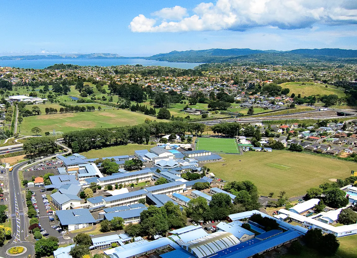 https://ednext.studytours.it/media/1004300/struttura-esterna-panoramica-mouny-roskill-nuova-zelanda.webp