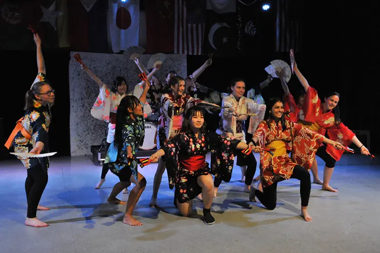 https://ednext.studytours.it/media/1004328/teatro-drama-ragazzi-awatapu-nuova-zelanda.webp