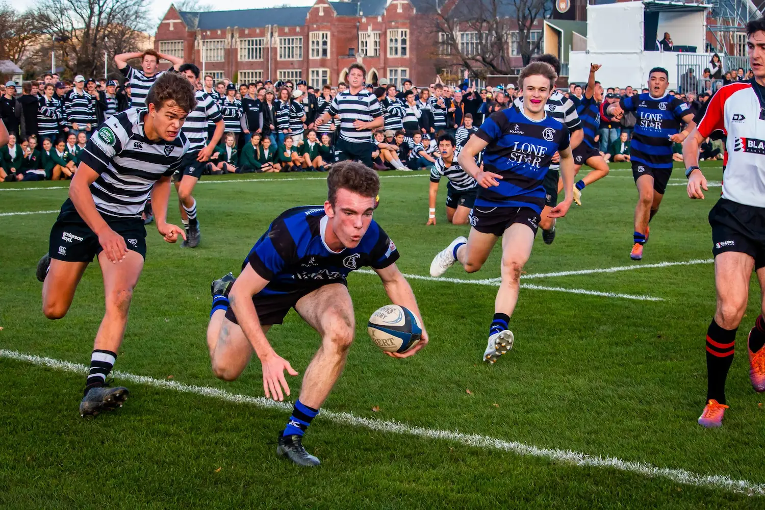 https://ednext.studytours.it/media/1004780/partita-football-ragazzi-Christchurch-nuova-zelanda.webp