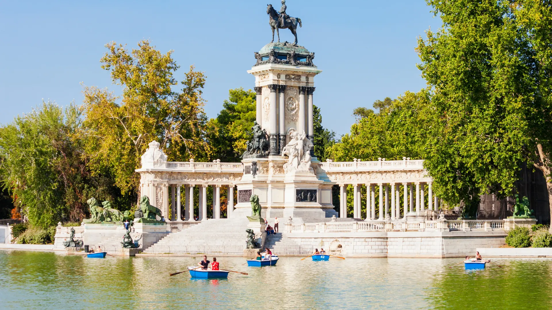 Parque del Retiro, Puerta de Alcalà e Museo Naval