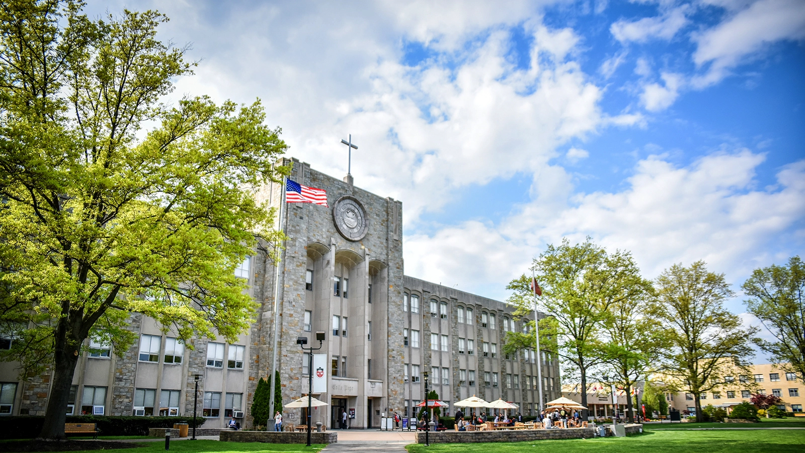 https://ednext.studytours.it/media/185814/SJU_Spring2018-023_1600x900_0.webp
