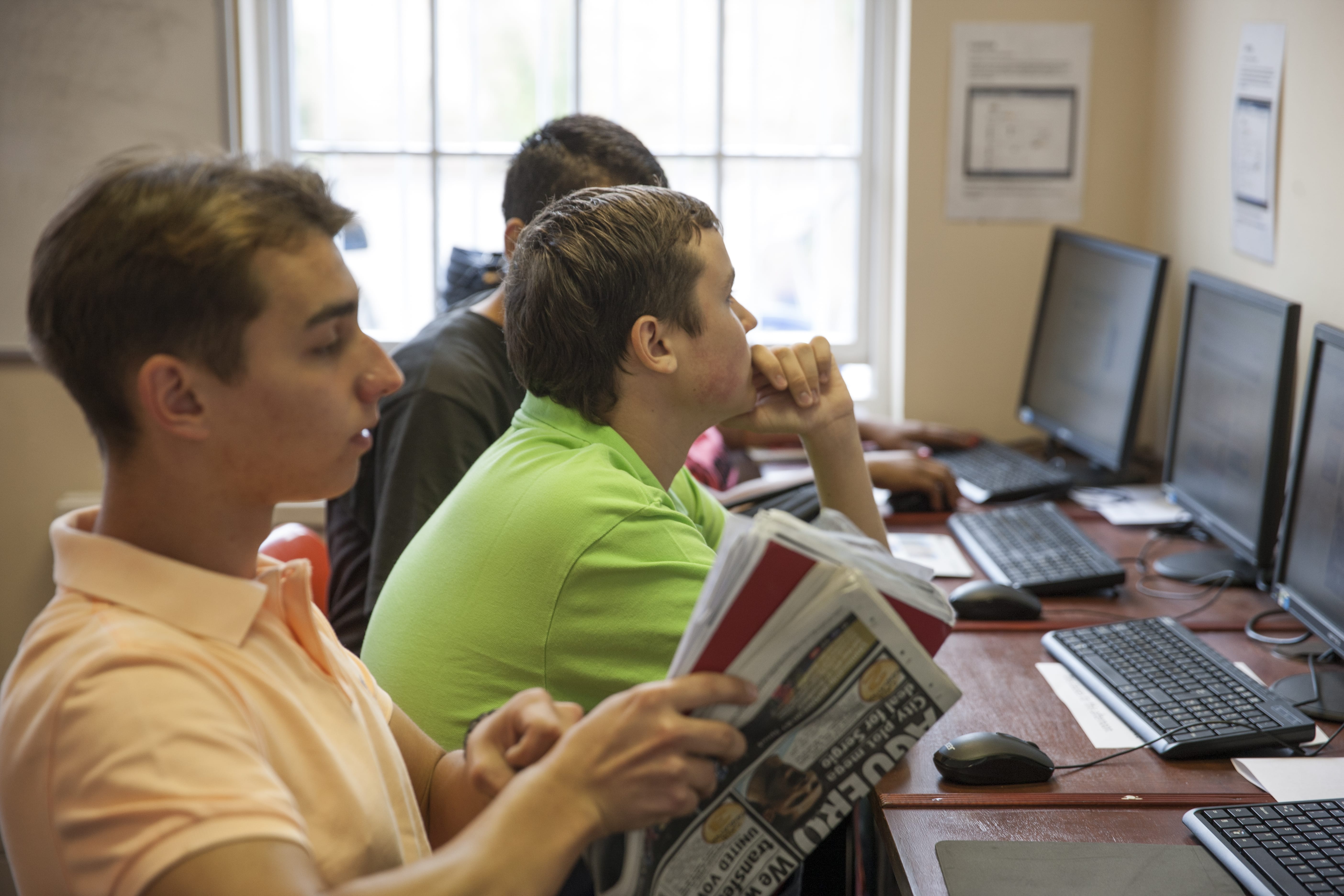 https://ednext.studytours.it/media/203749/CES-Wimbledon---Computer-Room-min.jpg