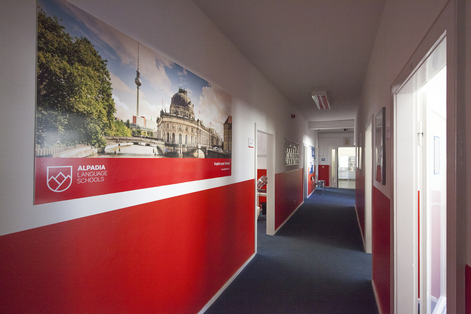 https://ednext.studytours.it/media/204332/alpadia_04_berlin_centre_corridor_RESIZED.jpg