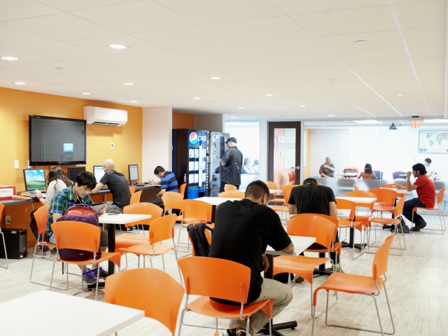 https://ednext.studytours.it/media/228891/EC-Boston-Student-Lounge-(6).jpg