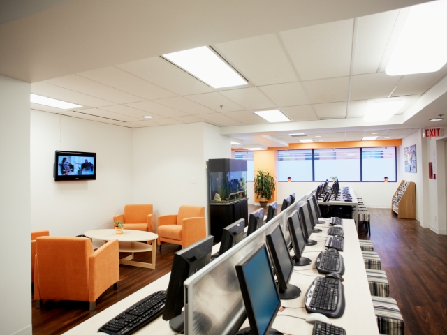 https://ednext.studytours.it/media/228897/EC-Vanouver-Computer-Area-(1).jpg