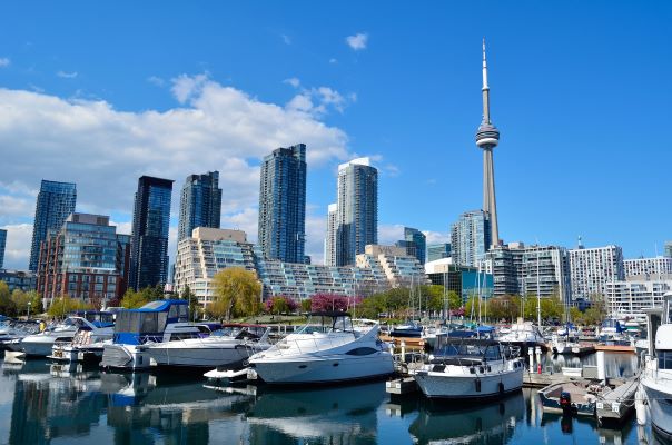 https://ednext.studytours.it/media/228917/toronto-gff4150cf1_1920.jpg