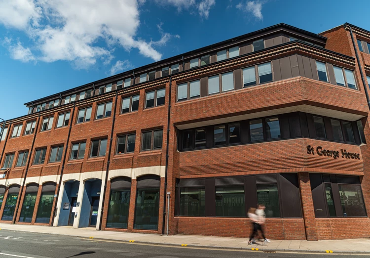 https://ednext.studytours.it/media/228927/leeds-campus-outdoors-june-21-1-1.webp