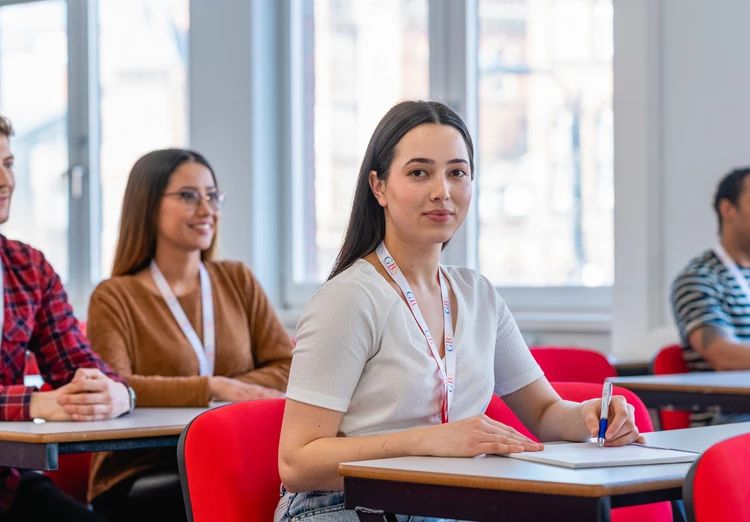 https://ednext.studytours.it/media/228929/fogbs-leeds-17.webp