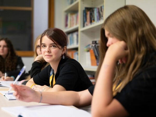https://ednext.studytours.it/media/261435/JC_2022_Student-600x450.webp
