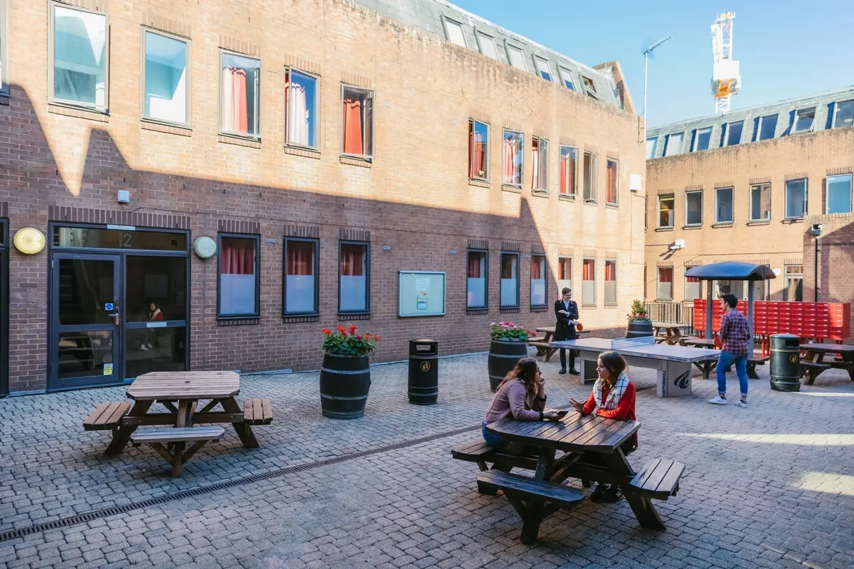 https://ednext.studytours.it/media/261445/Middlesex-University-(1)-(1).webp