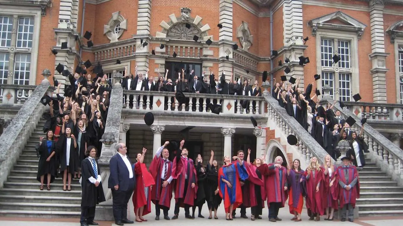 https://ednext.studytours.it/media/261453/Royal-holloway-university-(3).webp