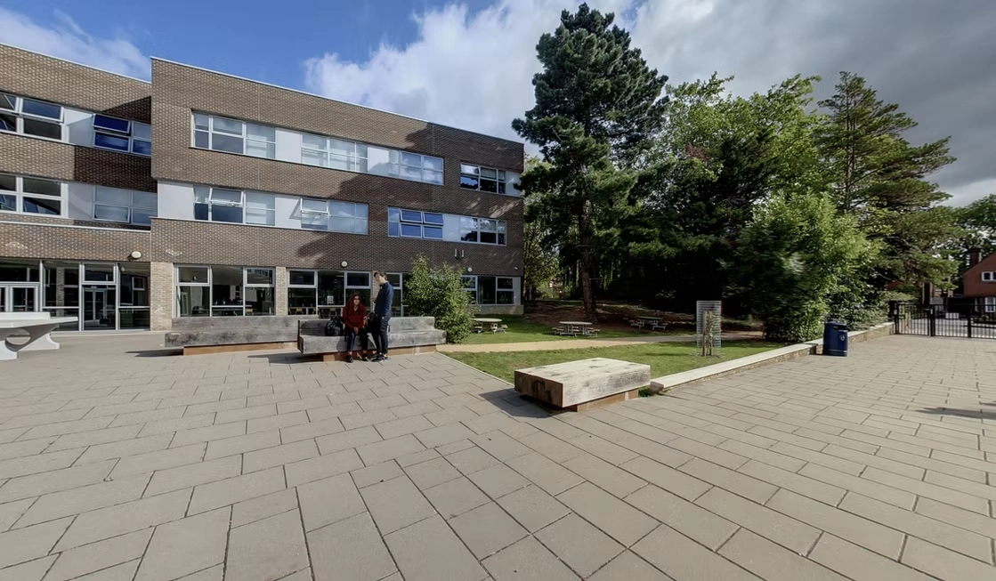 https://ednext.studytours.it/media/261476/Wembley-college-(8).webp