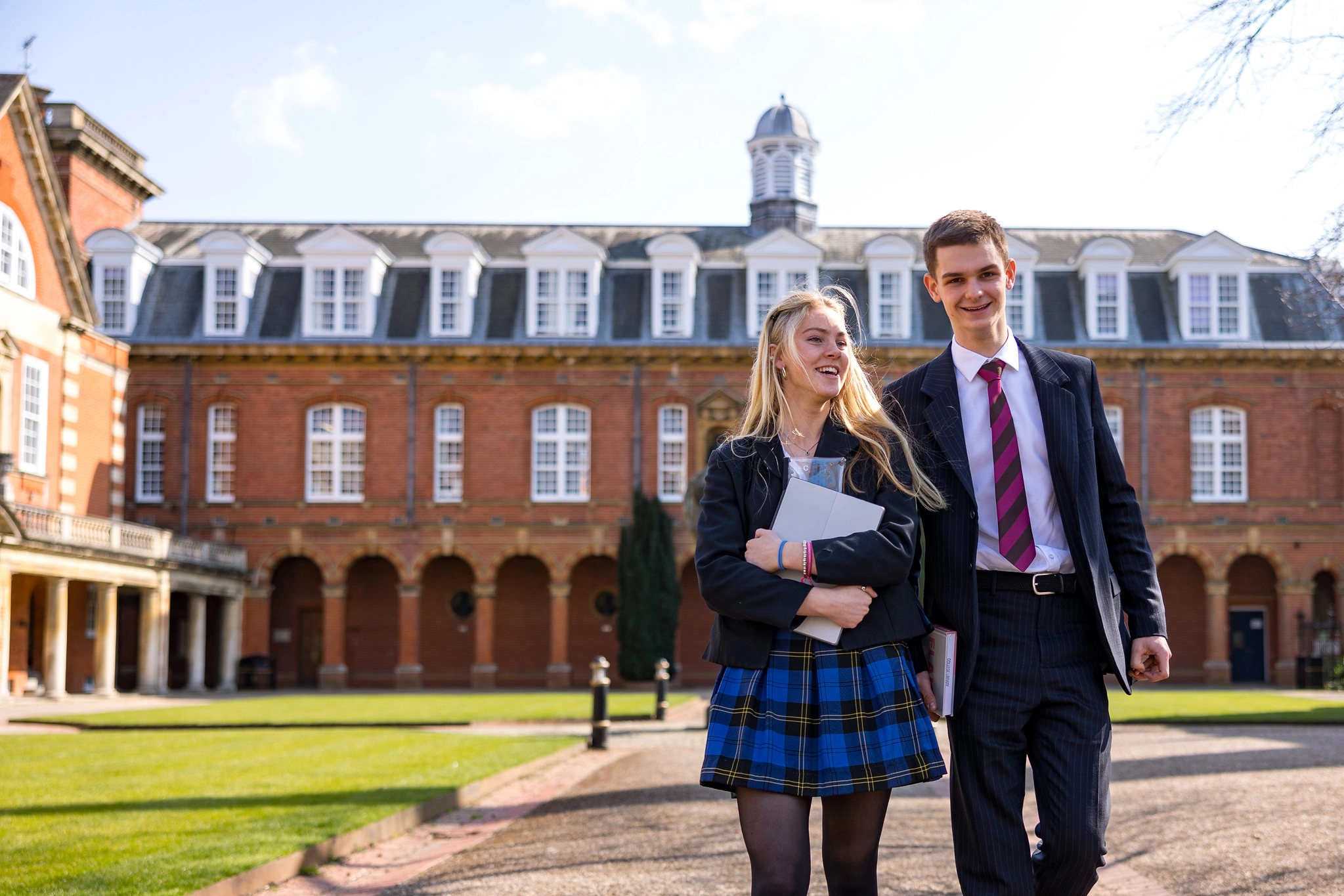 https://ednext.studytours.it/media/261479/Wellington-college-(2).webp