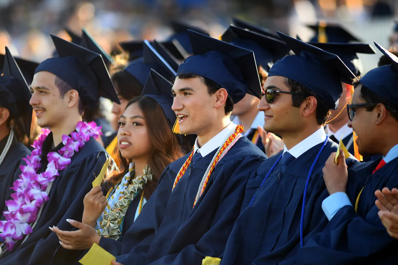 https://ednext.studytours.it/media/334039/LDN-L-ELCAMINO-GRAD-0602-15.webp