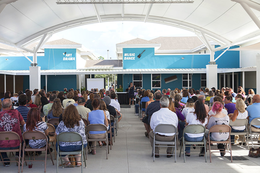 https://ednext.studytours.it/media/334915/WEP-USA-High-School-Florida-Indian-River-11.jpg