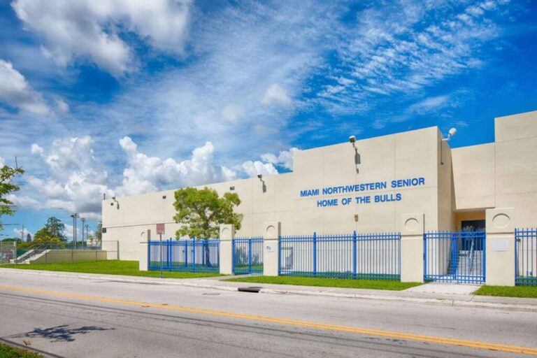 https://ednext.studytours.it/media/334958/Miami-Dade-County-Public-Schools-768x512.jpeg
