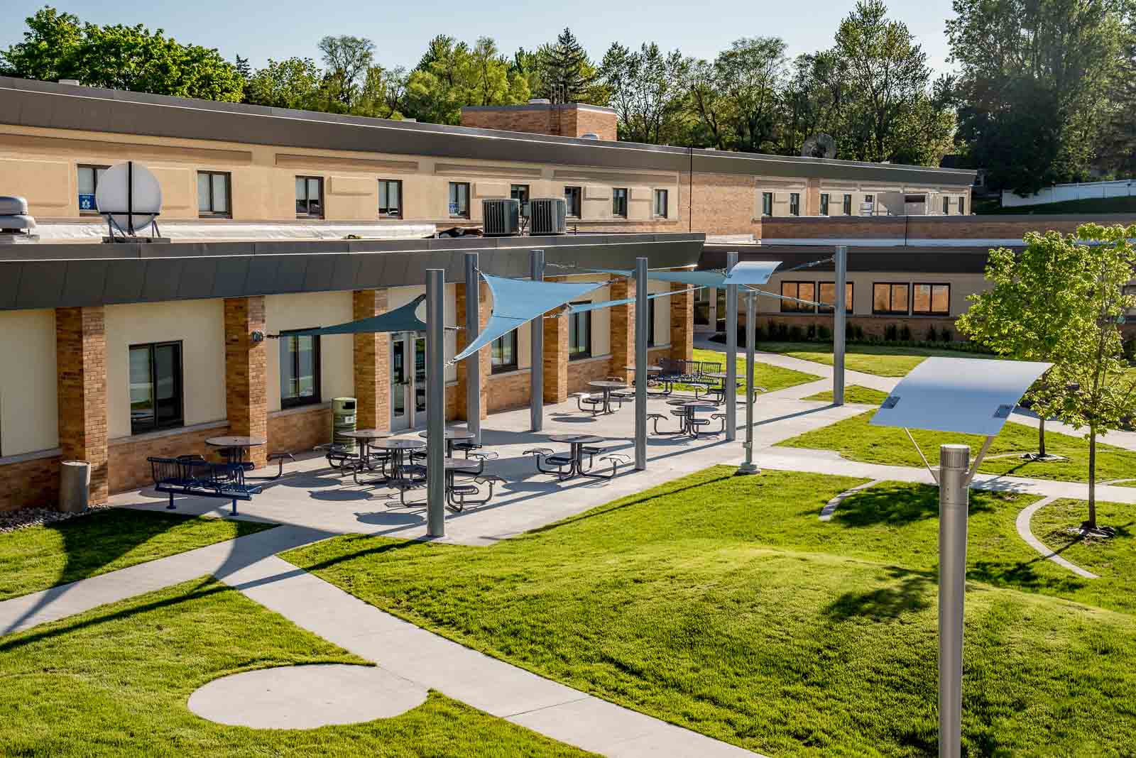 https://ednext.studytours.it/media/334987/wilson-design-associates-adrian-high-school-residence-3.jpg