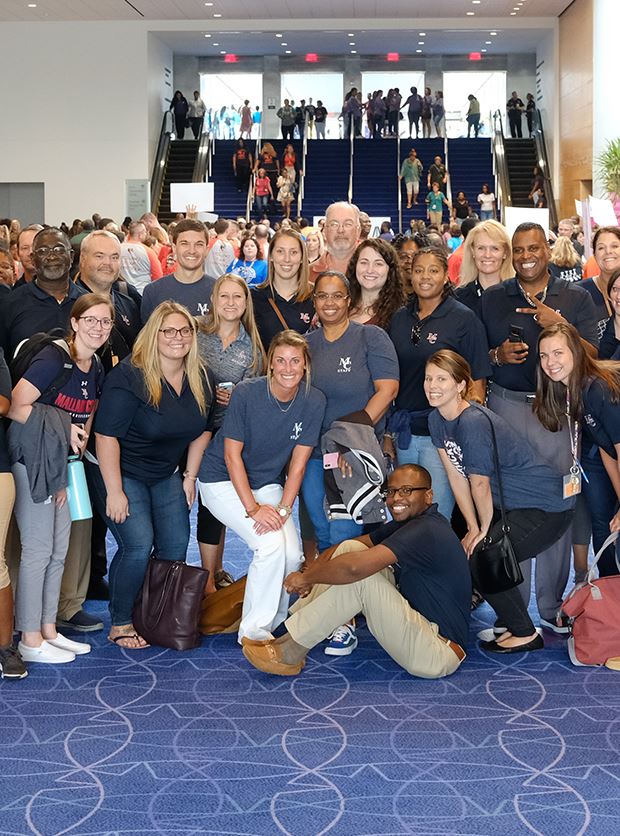 https://ednext.studytours.it/media/373533/C5-Employees-620x836.jpg