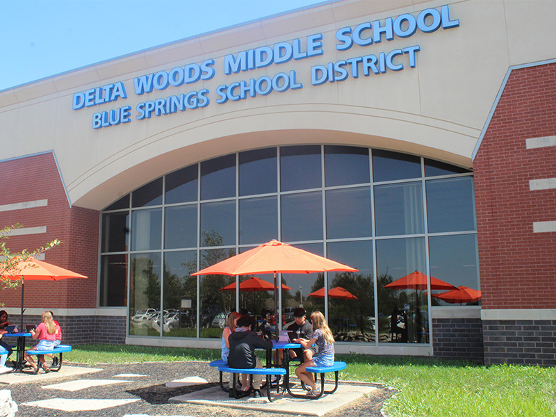 https://ednext.studytours.it/media/383380/21mo105pu_delta_woods_middle_school.jpg