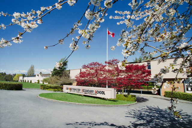 https://ednext.studytours.it/media/383383/schools_secondary_01_zoom.jpg
