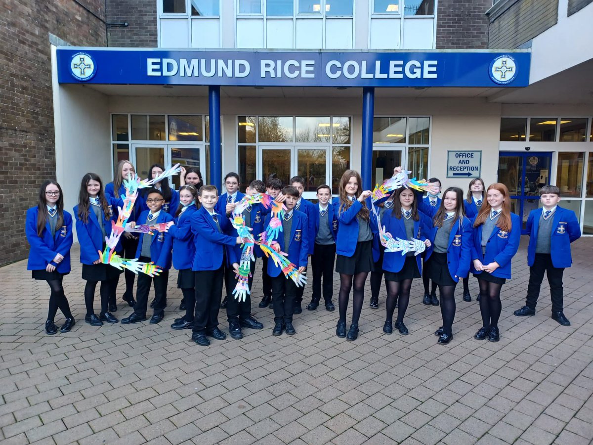 https://ednext.studytours.it/media/398484/FEkQ4NlXEAMO_pW.jpg