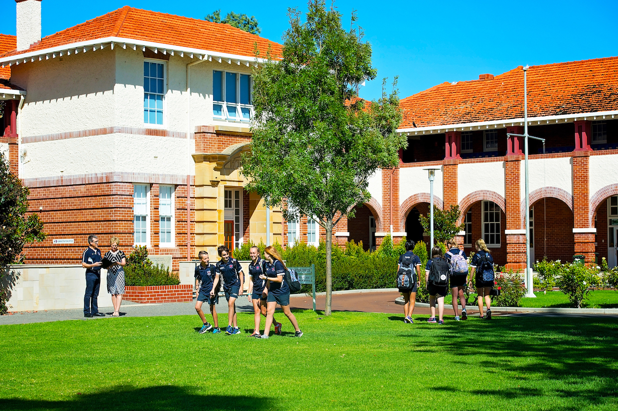 https://ednext.studytours.it/media/398651/academics-09-770x480.jpg