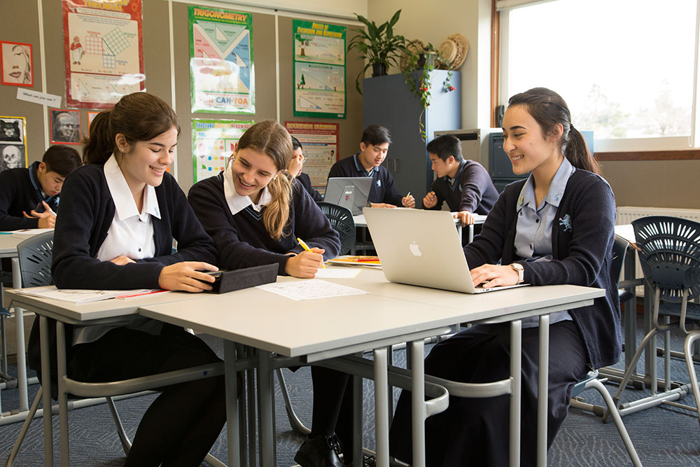 https://ednext.studytours.it/media/398723/405-Academic-girls-.jpg