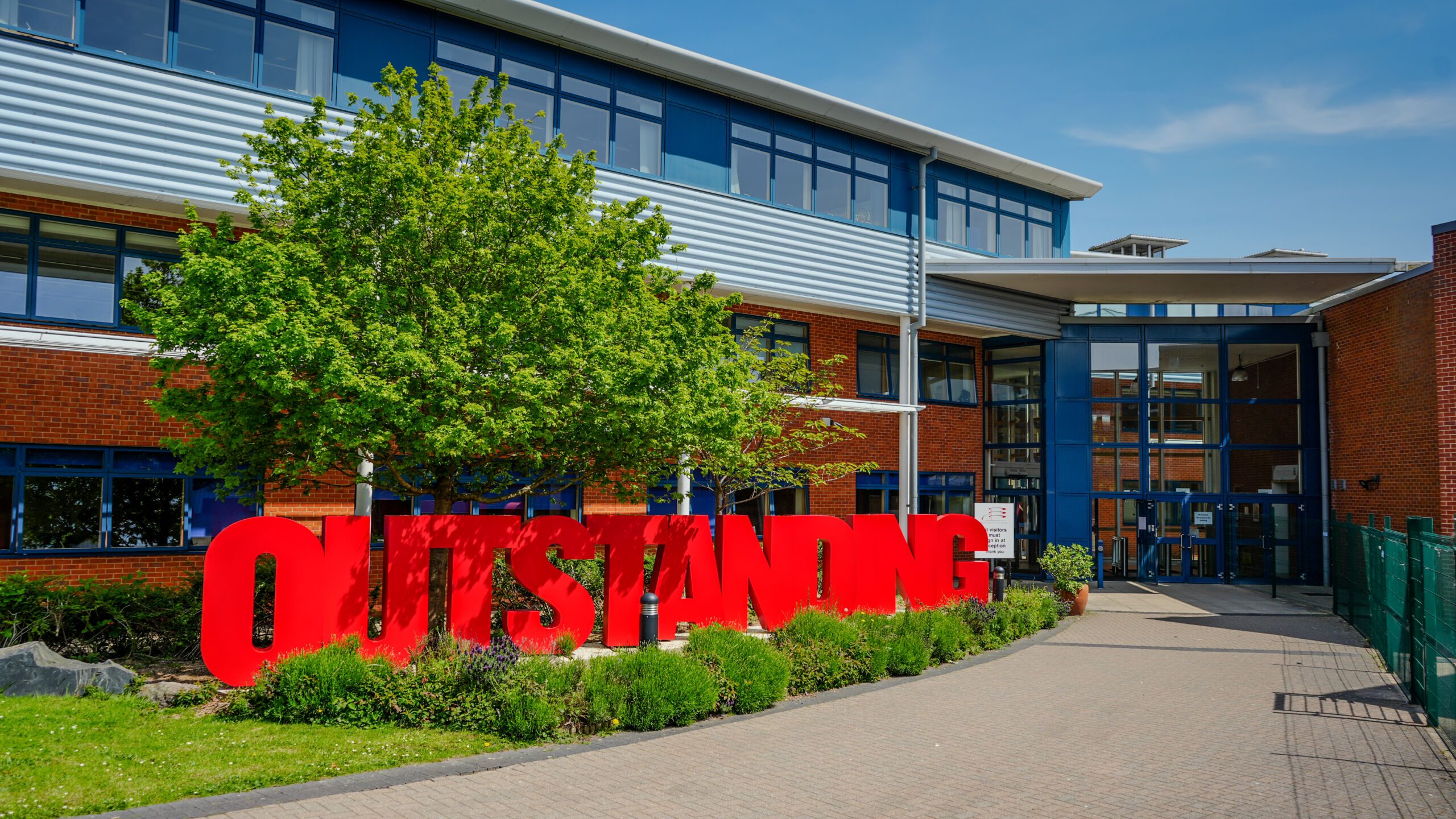 https://ednext.studytours.it/media/398748/Outstanding-Letters-scaled.jpg