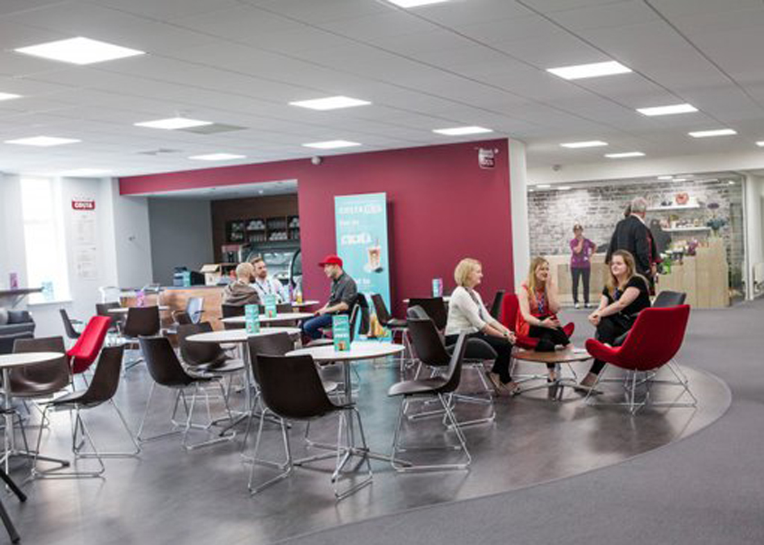 https://ednext.studytours.it/media/398758/WEYMOUTH-COLLEGE-4.jpg