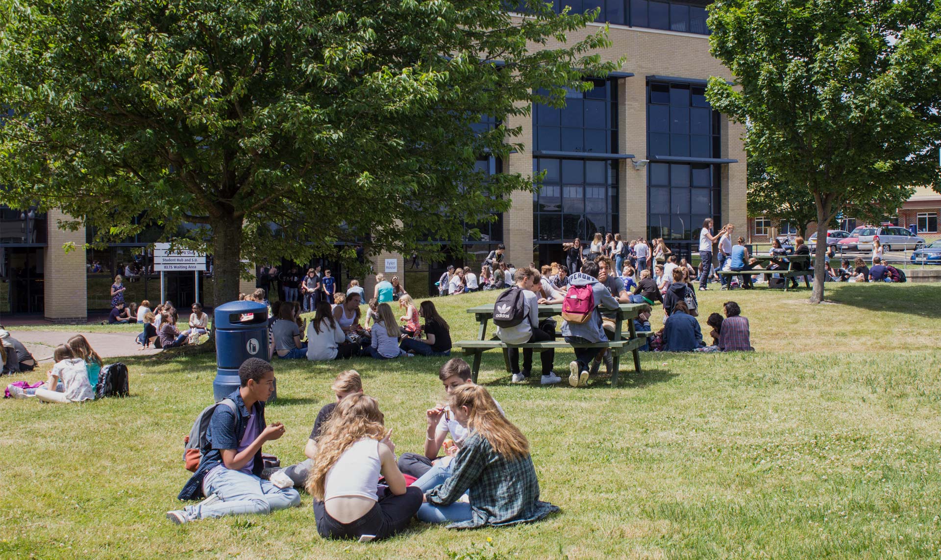 https://ednext.studytours.it/media/398772/eastbourne-campus-shot-1-1.jpg