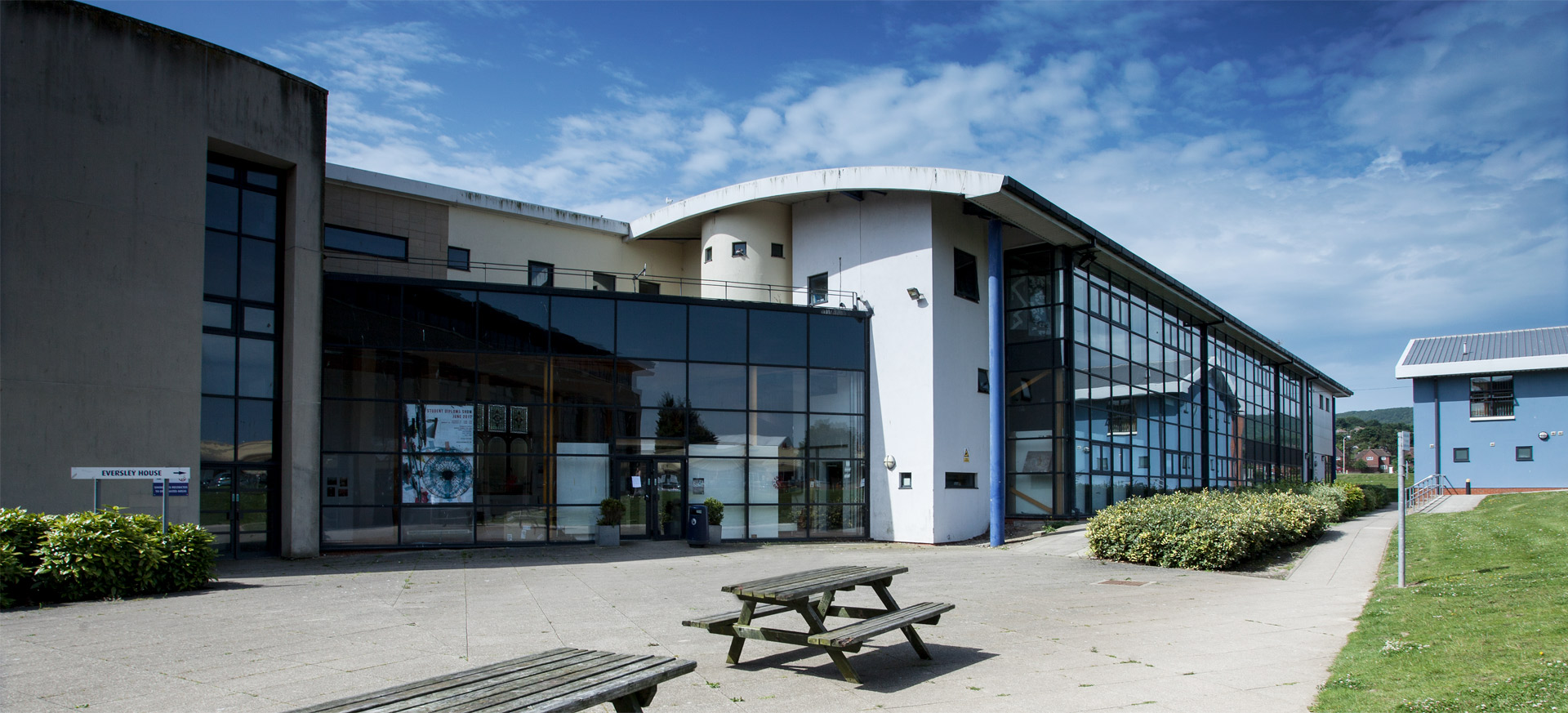 https://ednext.studytours.it/media/398773/eastbourne-campus-shot-1.jpg