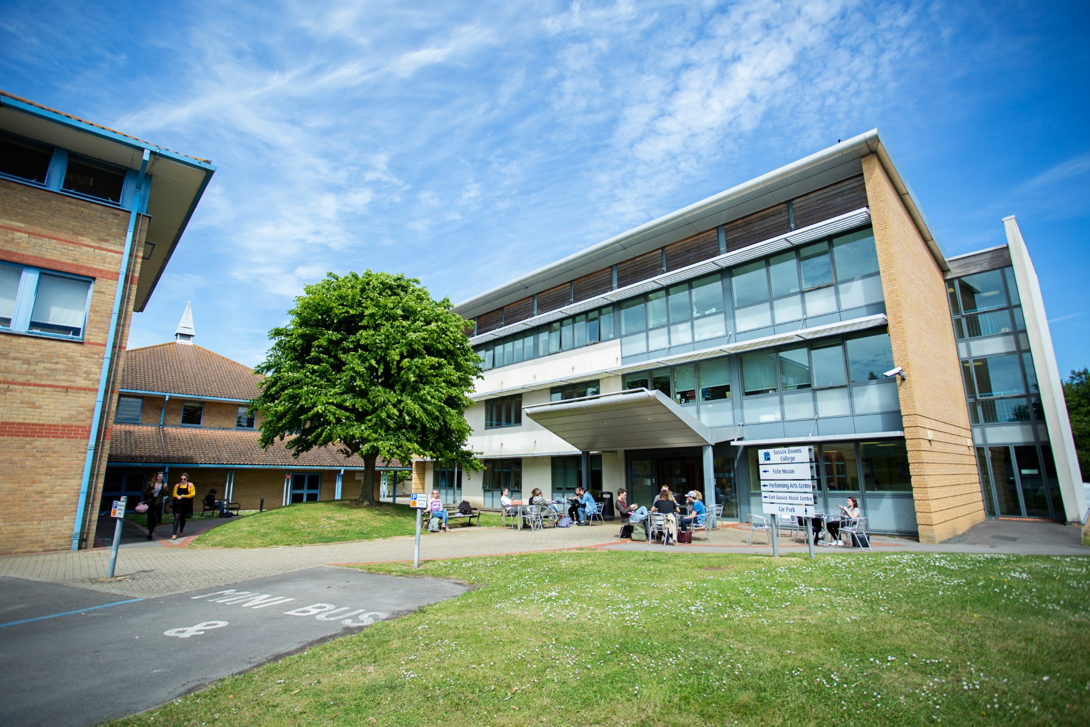 https://ednext.studytours.it/media/398784/lewes_campus.jpg