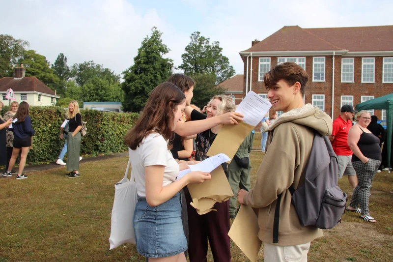 https://ednext.studytours.it/media/398821/3.png