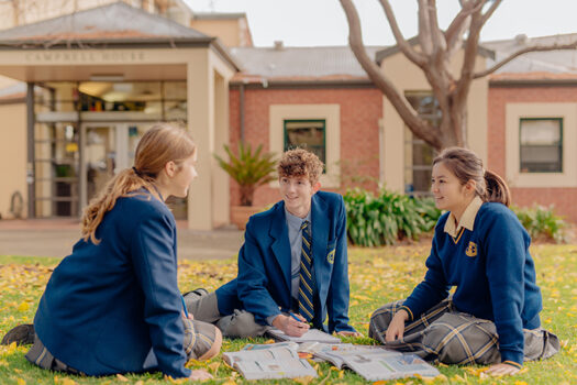 https://ednext.studytours.it/media/428451/Pembroke_Boarding01-525x350.jpg