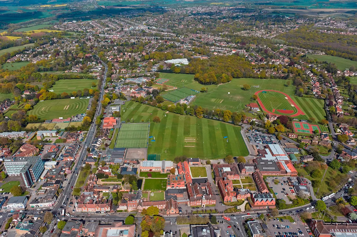 https://ednext.studytours.it/media/752039/campus-brestwood-regno-unito-vacanze-studio.webp