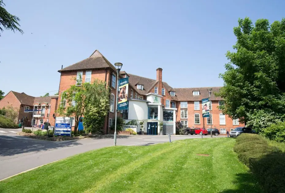 https://ednext.studytours.it/media/756494/struttura-esterna-sparholte-regno-unito-vacanze-studio-allestero.webp