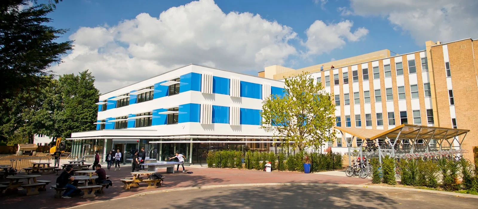 https://ednext.studytours.it/media/769712/cats-college-esterno-regno-unito-vacanze-studio-allestero.webp