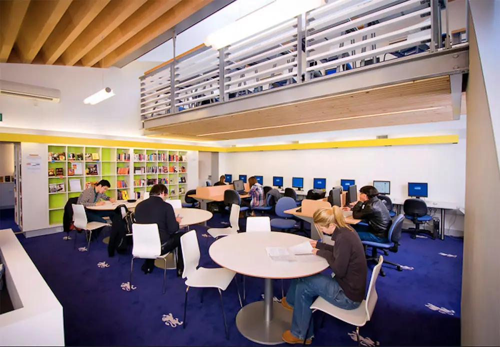 https://ednext.studytours.it/media/769714/interno-struttura-cats-cambridge-regno-unito-vacanze-studio-allestero.webp