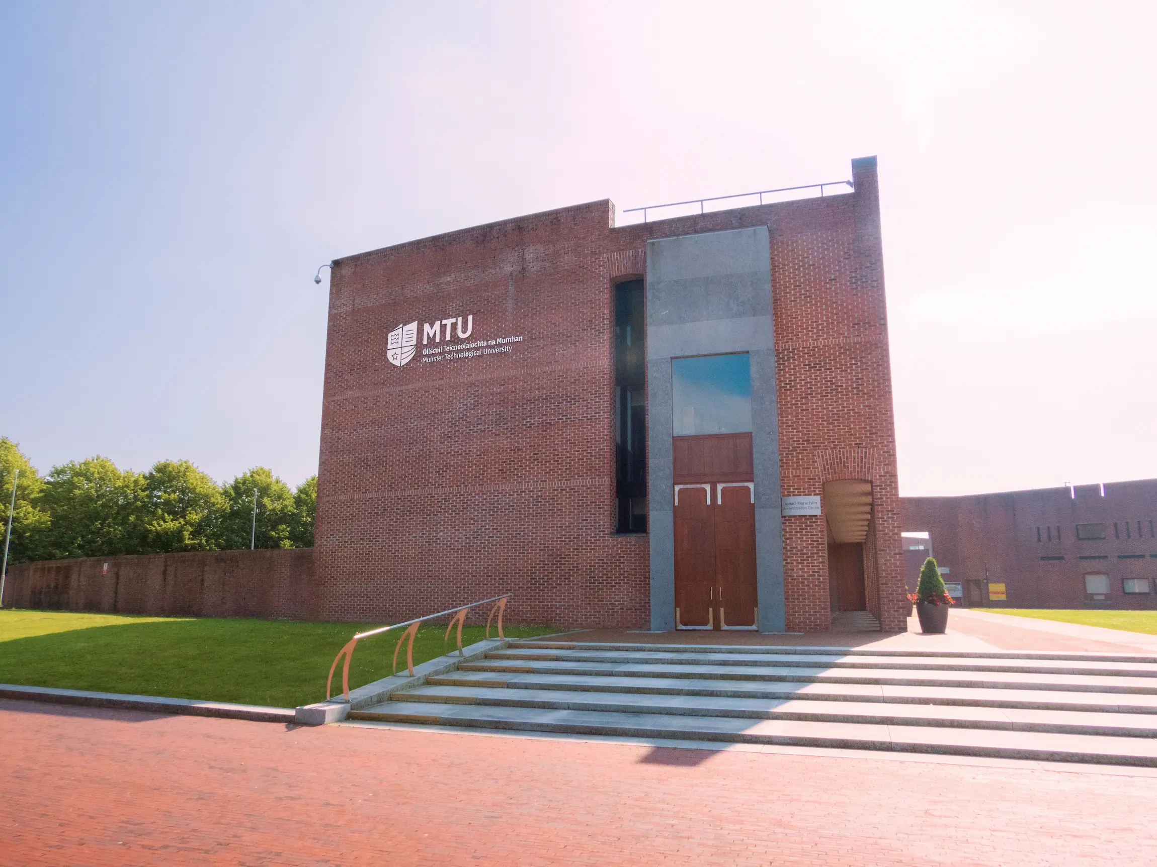 https://ednext.studytours.it/media/800278/edificio-piazza-irlanda-vacanze-studio-allestero.webp