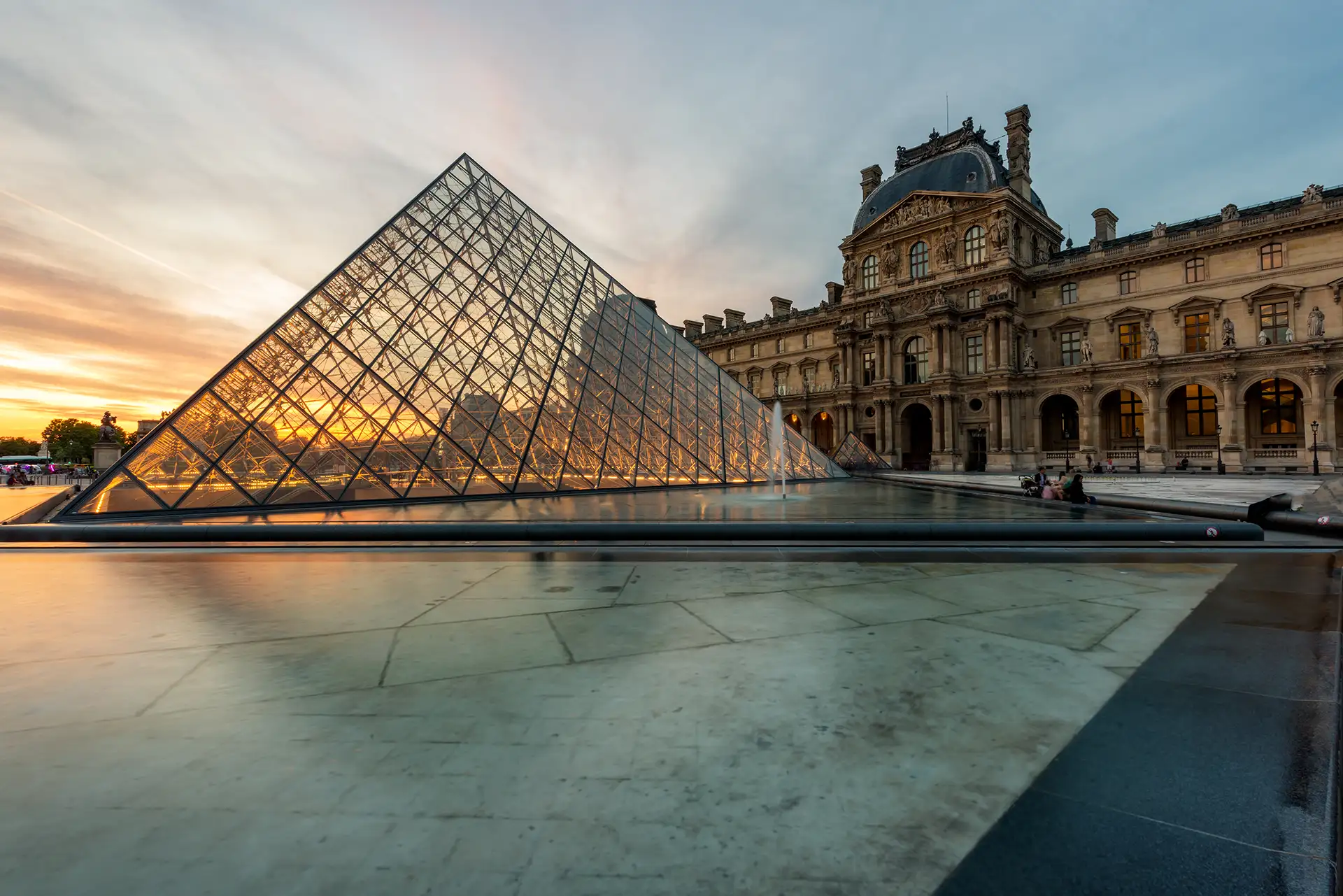 2 ingressi inclusi tra Crociera sulla Senna, Museo del Louvre e Centro Pompidou a seconda del periodo prescelto