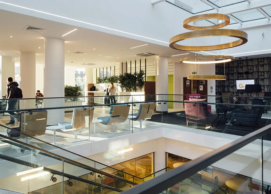 https://ednext.studytours.it/media/800298/02-THE1-j.webp