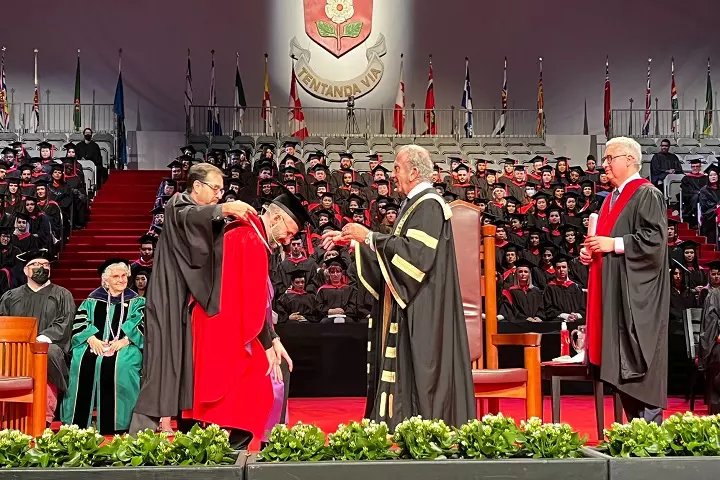 https://ednext.studytours.it/media/810511/graduation-toronto-canada-vacanze-studio-allestero.webp