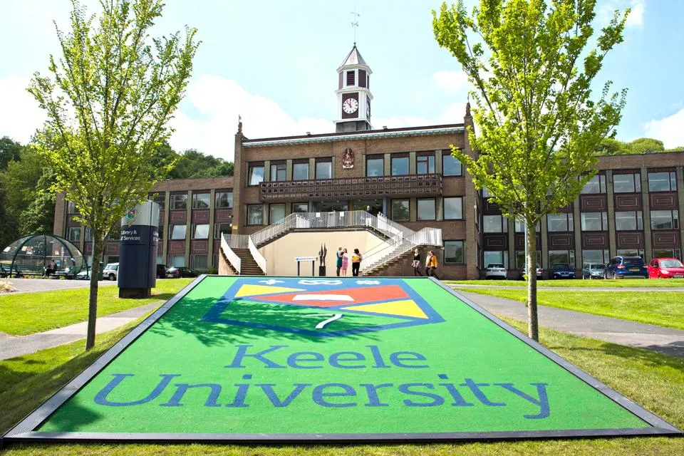 https://ednext.studytours.it/media/864983/insegna-logo-keele-regno-unito-vacanze-studio-allestero.webp