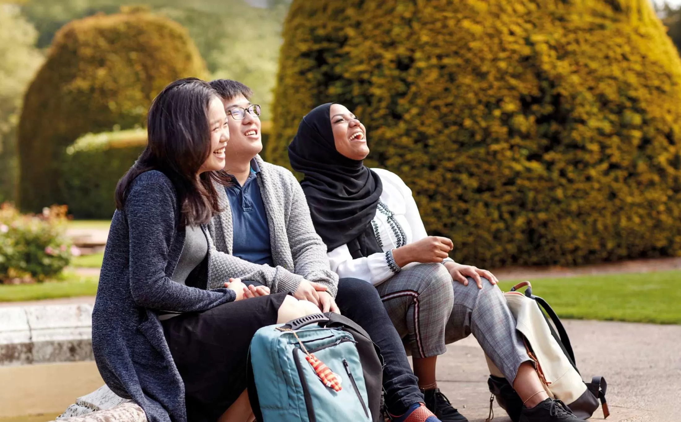https://ednext.studytours.it/media/864984/ragazzi-sorridono-keele-regno-unito-vacanze-studio-allestero.webp