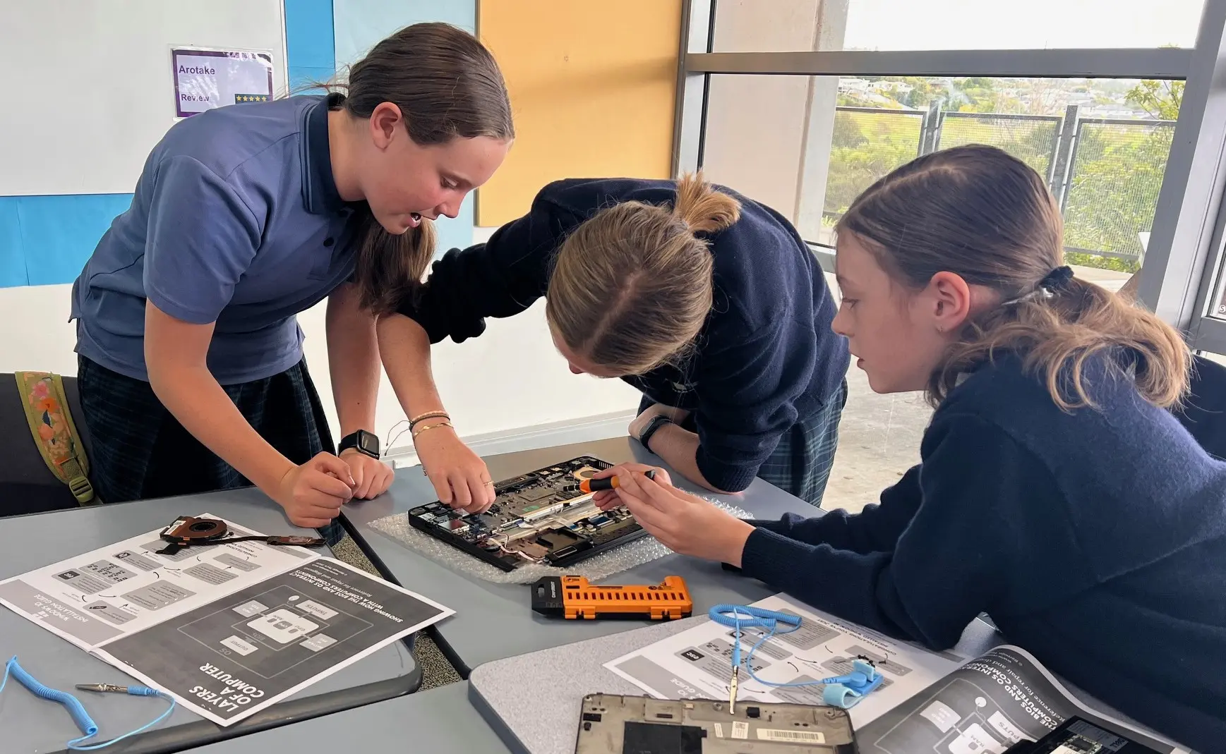 https://ednext.studytours.it/media/914978/ragazzi-laboratorio-whanghapaorao-nuova-zelanda.webp