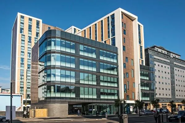 https://ednext.studytours.it/media/962873/Bournemouth-University-struttura-regno-unito.webp