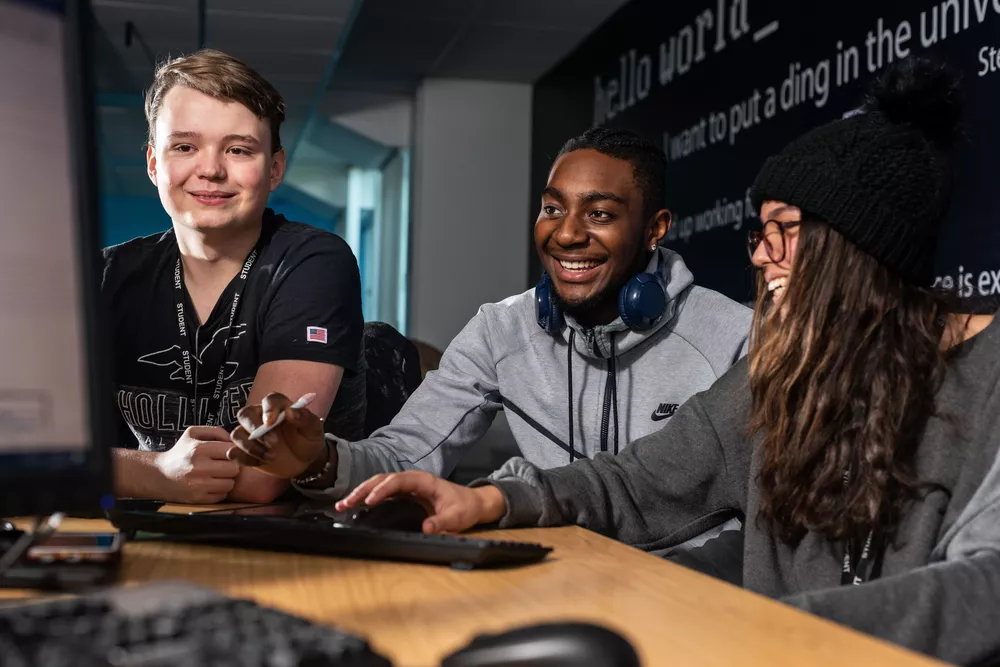 https://ednext.studytours.it/media/962875/studenti-Bournemouth-University-struttura-regno-unito.webp
