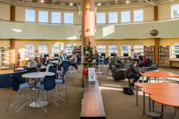 https://ednext.studytours.it/media/993361/canada_anno-estero_maple-ridge_libreria.webp