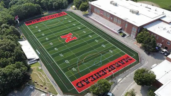 https://ednext.studytours.it/media/997820/campo-football-marblehead-stati-uniti.webp