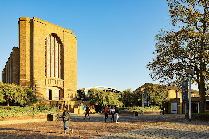 https://ednext.studytours.it/storage/10050/st-mary.jpg